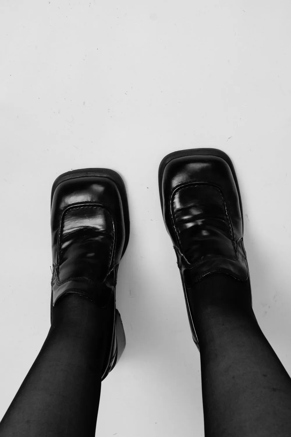 BOLD BLACK VINTAGE LEATHER LOAFERS 38