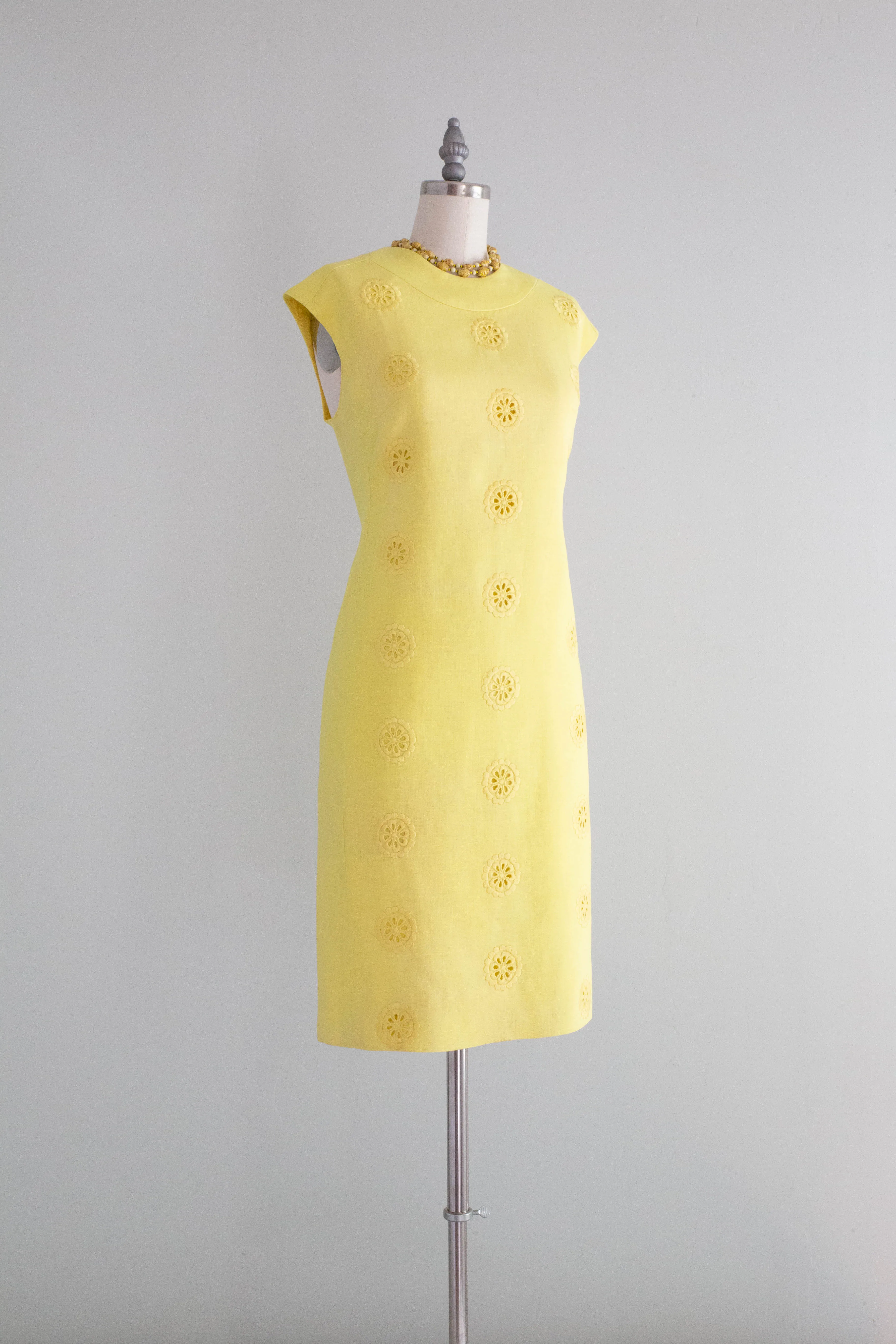 Darling 1960's Ivan Fredricks Sunflower Linen Shift Dress / Medium