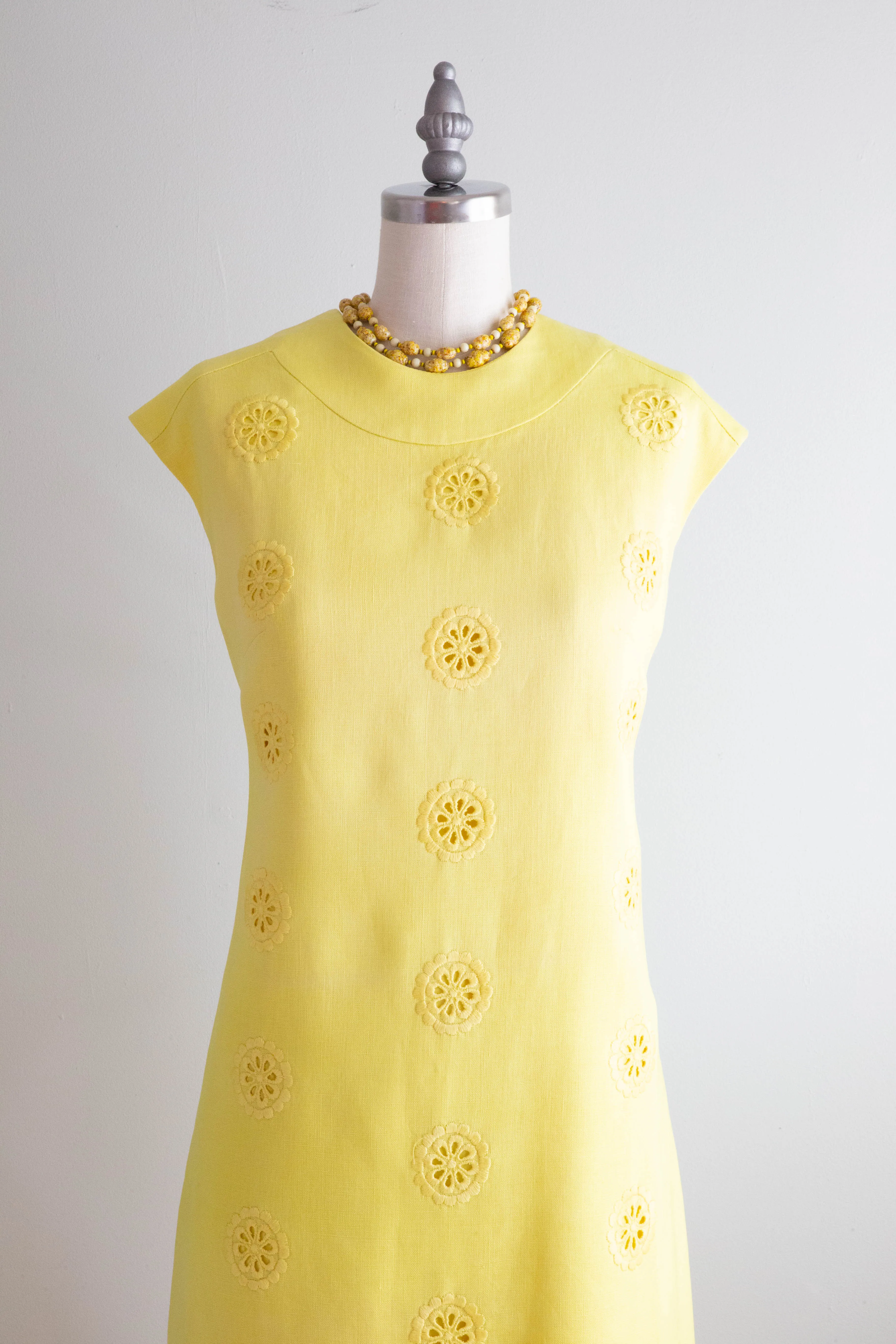 Darling 1960's Ivan Fredricks Sunflower Linen Shift Dress / Medium