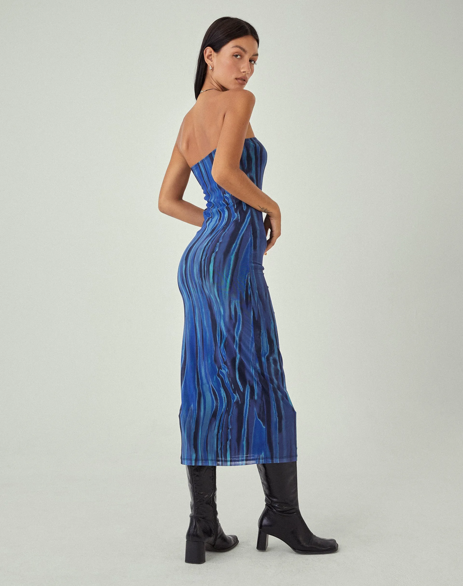 MOTEL X JACQUIE Shuro Midi Dress in Colour Bleed Blue