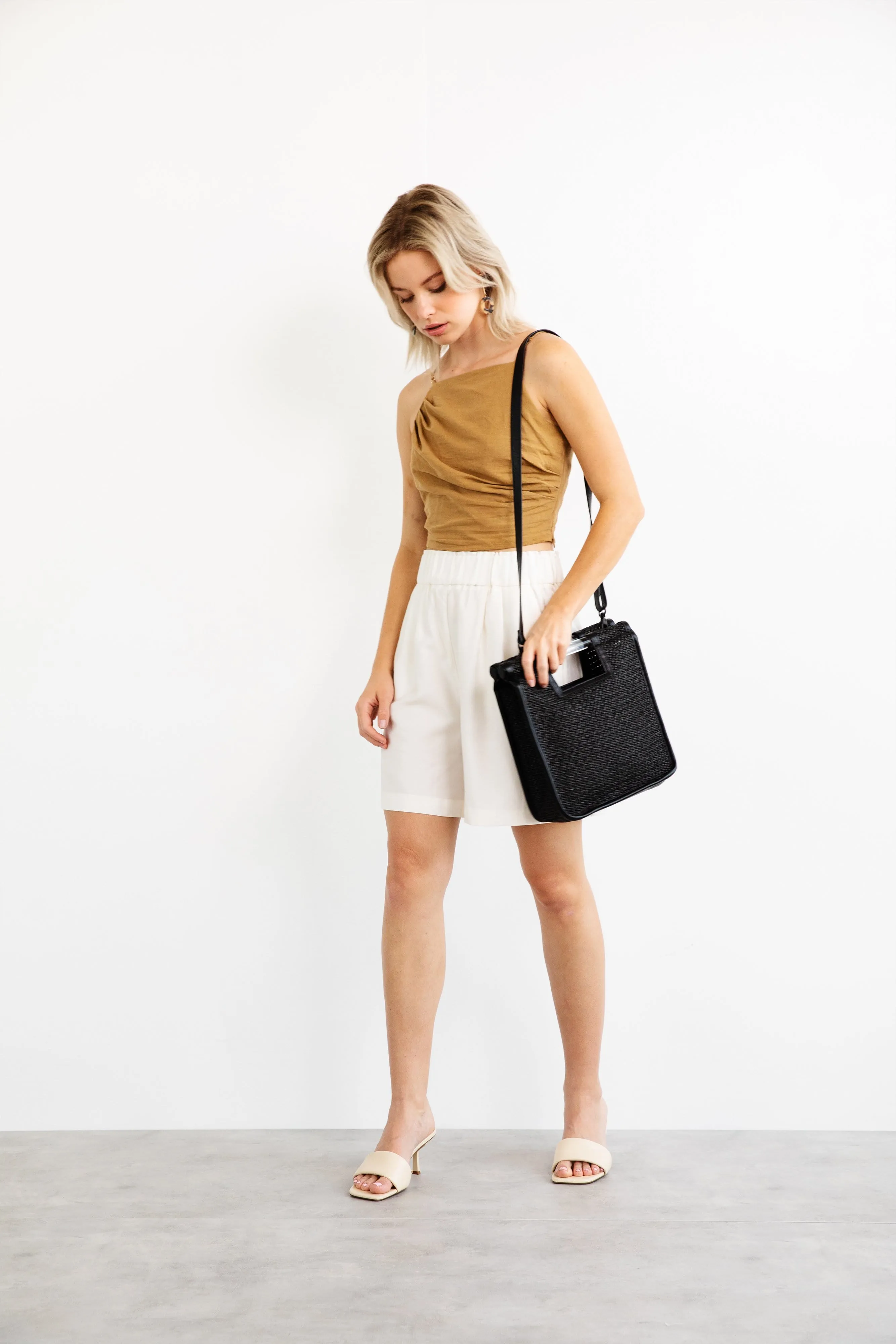 The Naturals Crossbody in Black